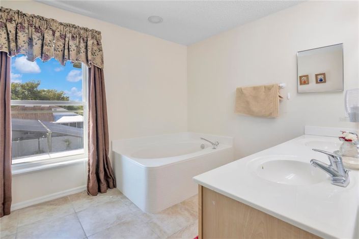 Image No.22-4 Bed House for sale