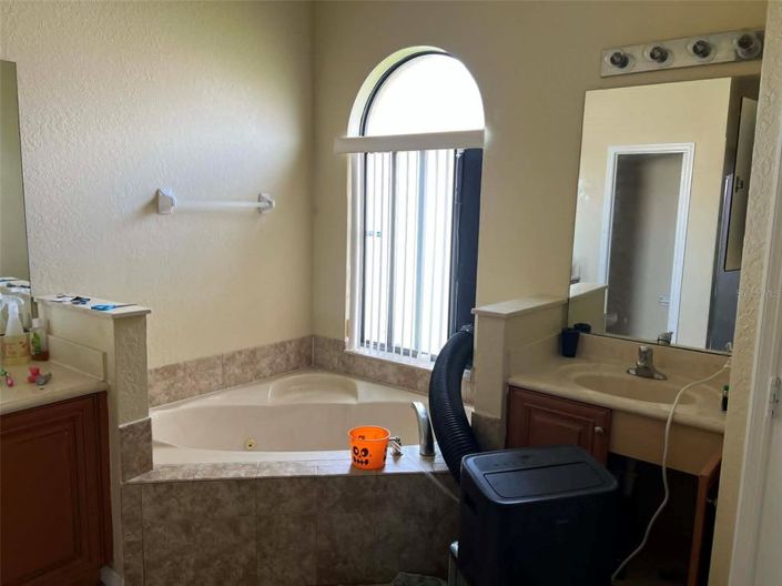 Image No.17-3 Bed House for sale