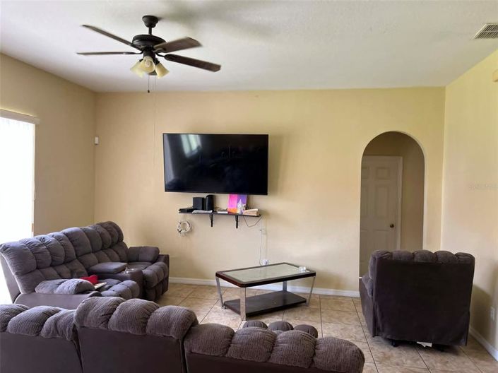 Image No.8-3 Bed House for sale