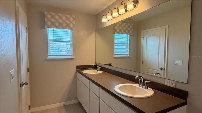 Image No.25-3 Bed Townhouse for sale