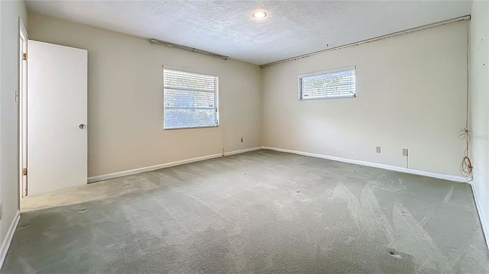 Image No.26-4 Bed House for sale