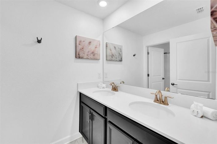 Image No.26-4 Bed Townhouse for sale