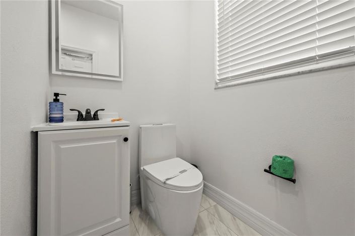 Image No.16-6 Bed House for sale