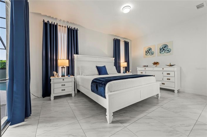 Image No.17-6 Bed House for sale