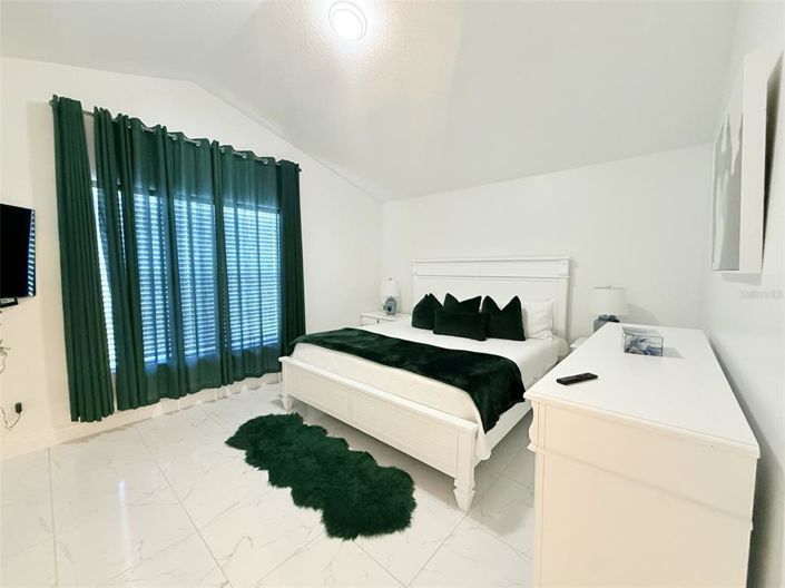 Image No.33-6 Bed House for sale