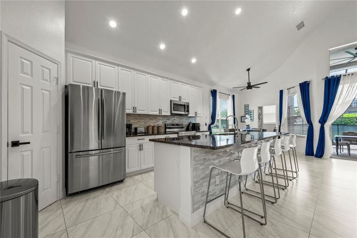 Image No.7-6 Bed House for sale