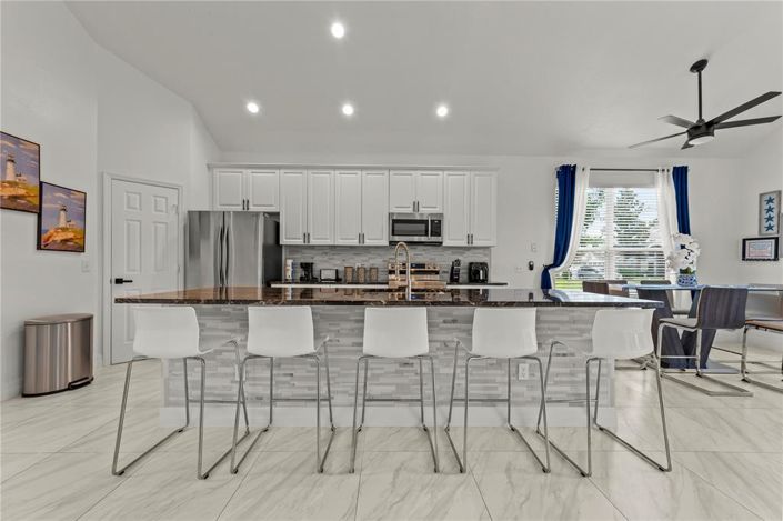 Image No.9-6 Bed House for sale