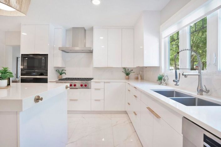 Image No.10-3 Bed House for sale