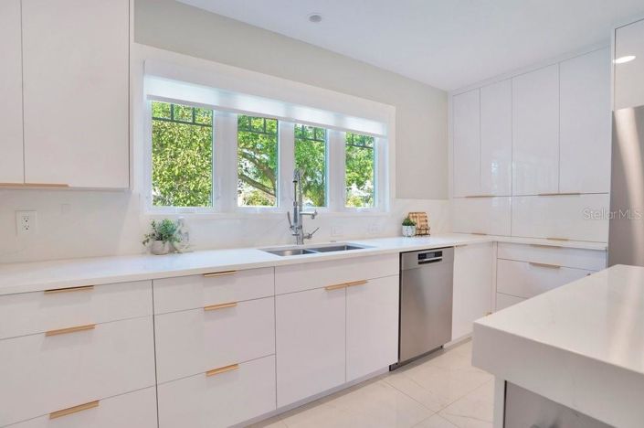 Image No.9-3 Bed House for sale