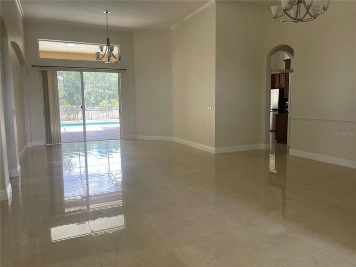 Image No.2-4 Bed House for sale