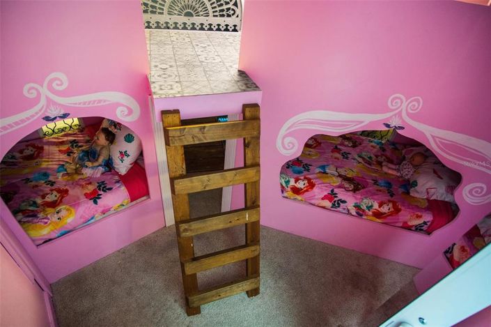 Image No.21-6 Bed House for sale