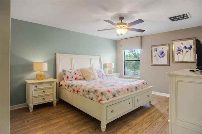 Image No.40-6 Bed House for sale