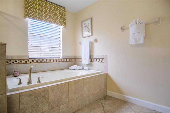 Image No.46-6 Bed House for sale