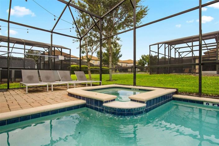 Image No.8-6 Bed House for sale
