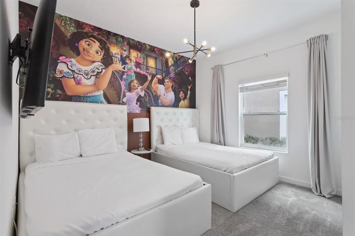 Image No.23-5 Bed Townhouse for sale