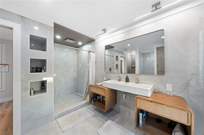 Image No.12-4 Bed House for sale