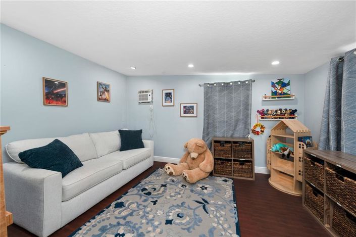 Image No.13-4 Bed House for sale