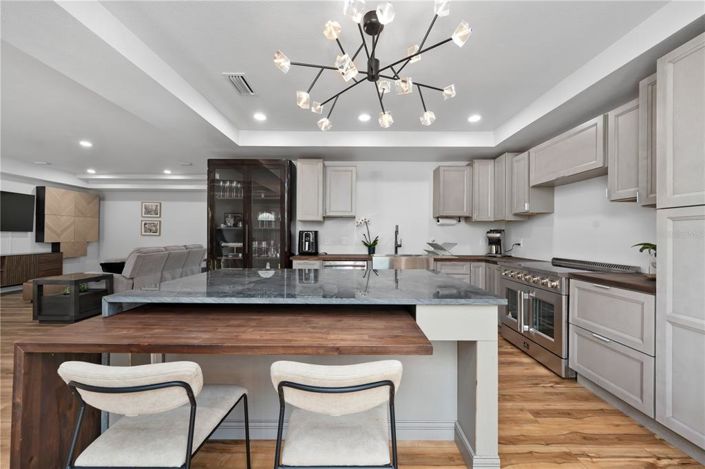 Image No.8-4 Bed House for sale