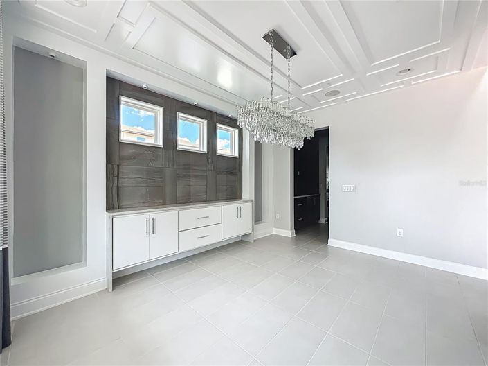 Image No.11-5 Bed House for sale