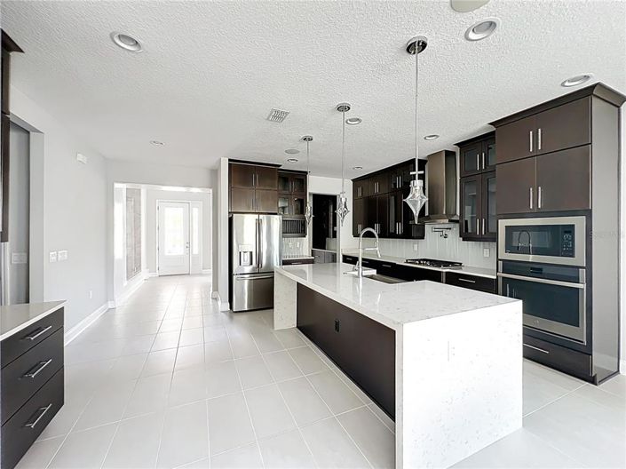 Image No.27-5 Bed House for sale