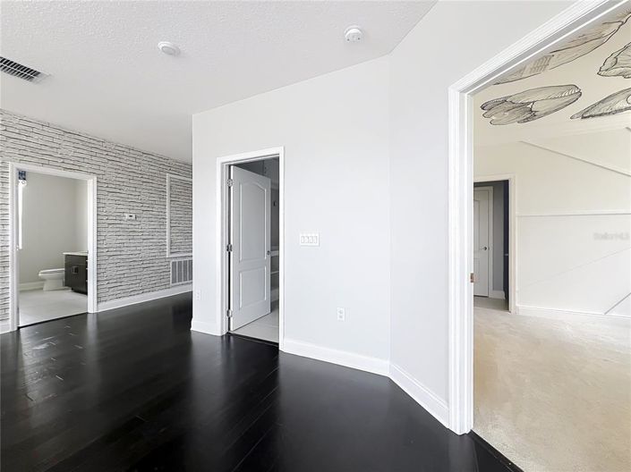 Image No.53-5 Bed House for sale