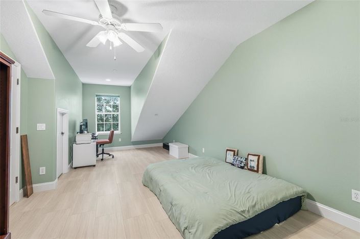 Image No.24-3 Bed Townhouse for sale