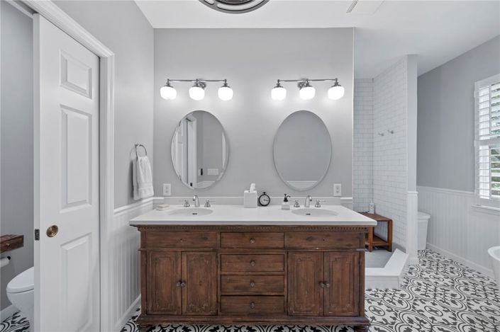 Image No.20-4 Bed Townhouse for sale