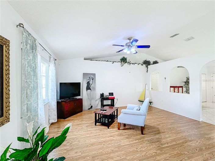 Image No.14-3 Bed House for sale