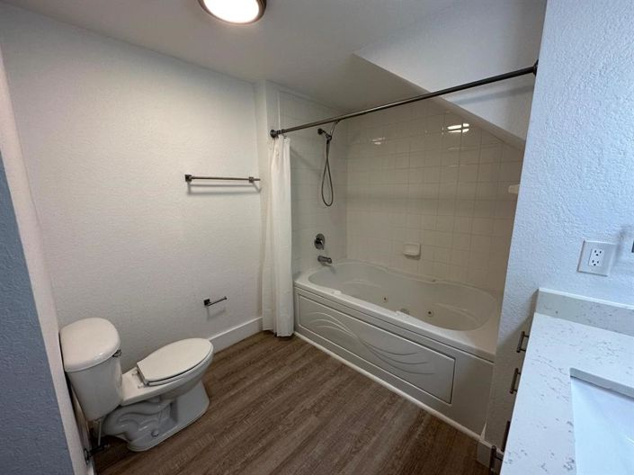 Image No.10-3 Bed Townhouse for sale