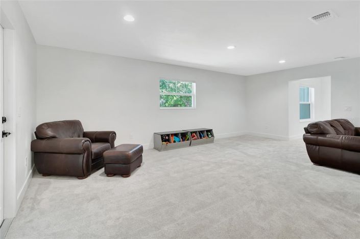 Image No.21-5 Bed House for sale