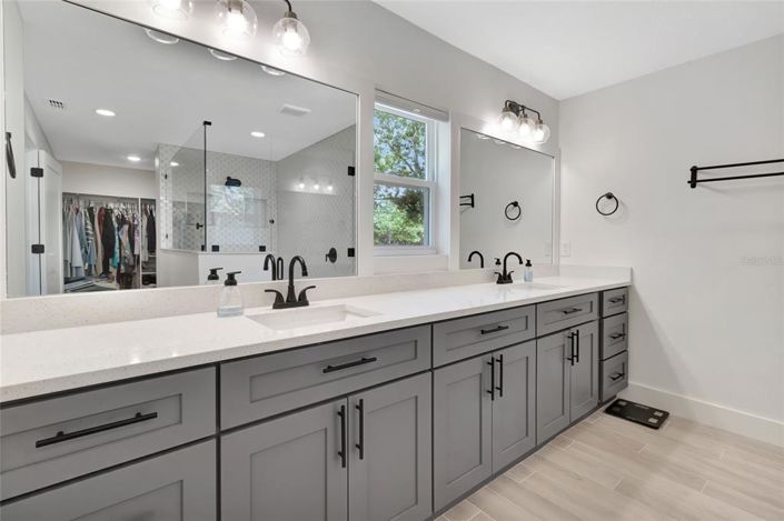 Image No.26-5 Bed House for sale