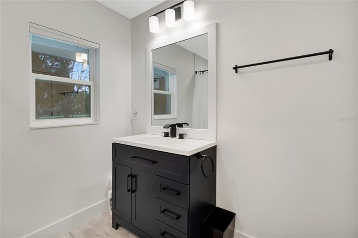 Image No.37-5 Bed House for sale