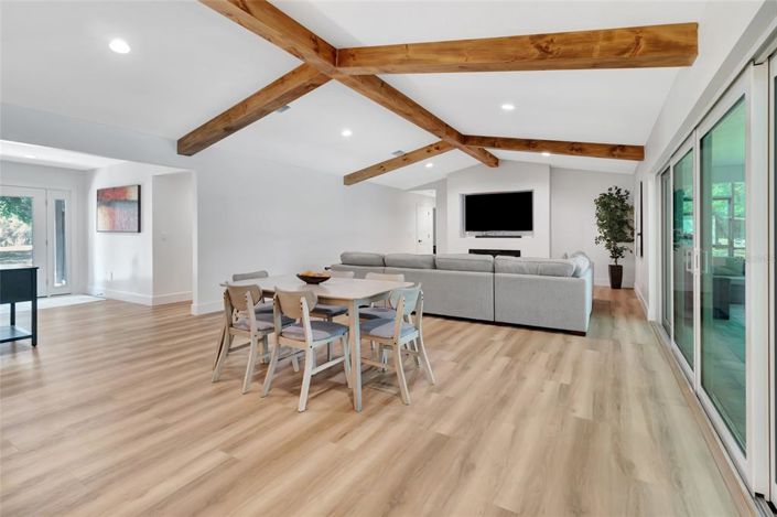 Image No.8-5 Bed House for sale