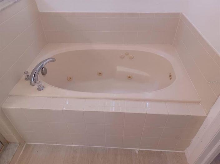 Image No.10-3 Bed House for sale