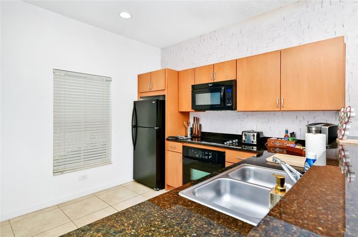 Image No.11-3 Bed Townhouse for sale