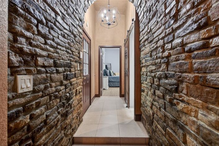 Image No.56-5 Bed House for sale