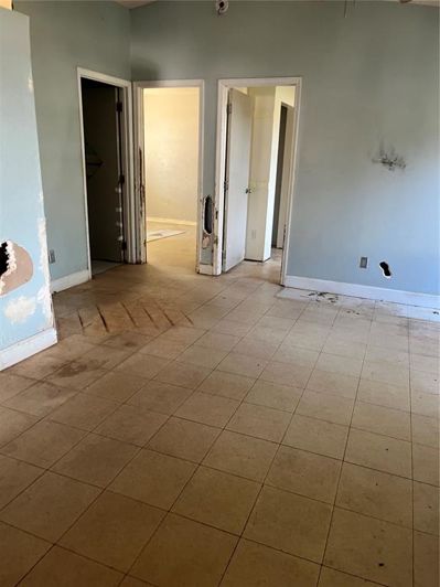 Image No.19-3 Bed House for sale