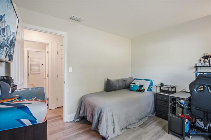 Image No.17-3 Bed House for sale