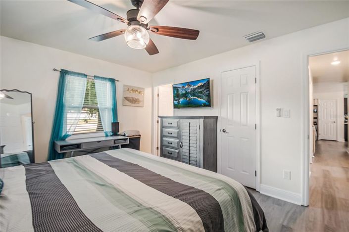 Image No.18-3 Bed House for sale