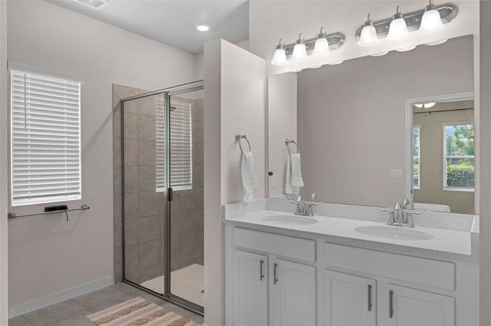 Image No.18-4 Bed House for sale