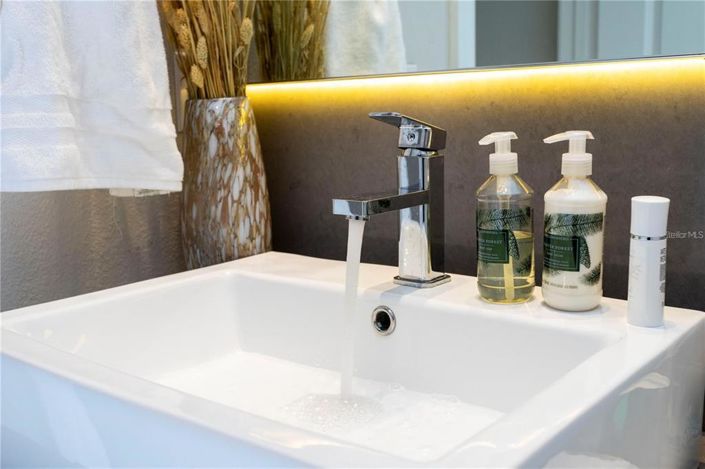 Image No.20-6 Bed House for sale