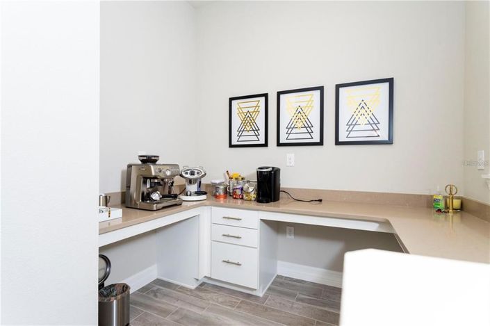 Image No.32-6 Bed House for sale