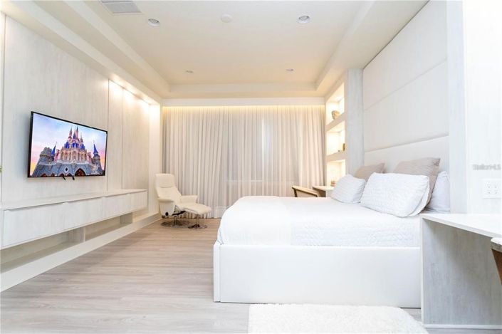 Image No.53-6 Bed House for sale