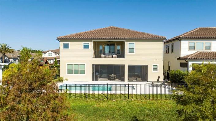 Image No.8-6 Bed House for sale