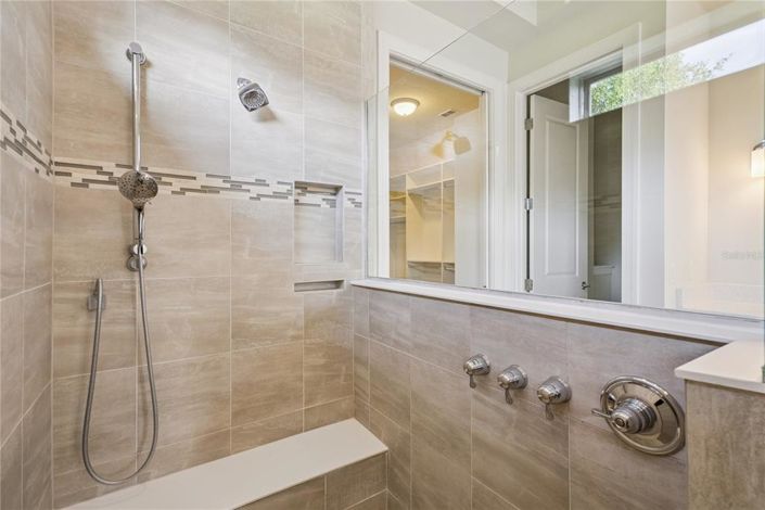 Image No.30-5 Bed House for sale