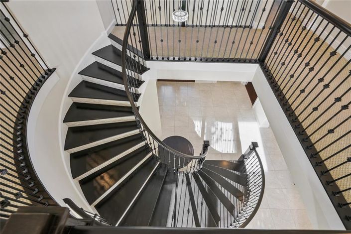 Image No.34-5 Bed House for sale