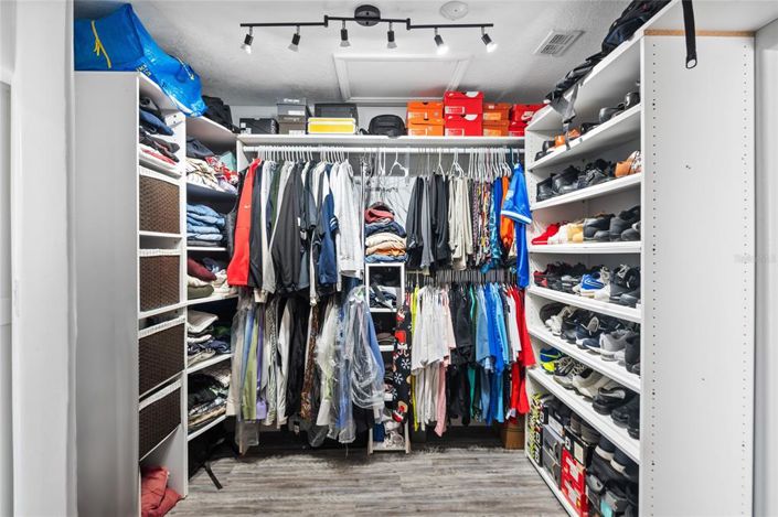 Image No.12-4 Bed House for sale