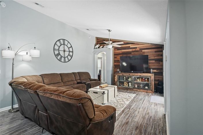 Image No.24-4 Bed House for sale