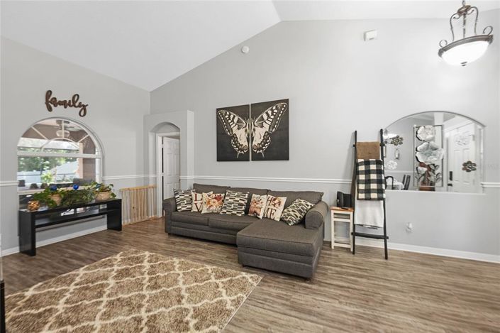 Image No.6-4 Bed House for sale