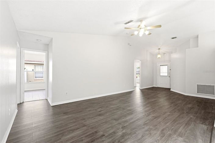 Image No.11-4 Bed House for sale